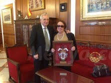 El presidente de Melilla ha recibido hoy en su despacho a la funcionaria Paquita Fernández...